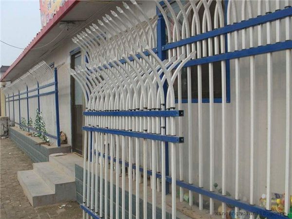 陵城 双向折弯锌钢护栏